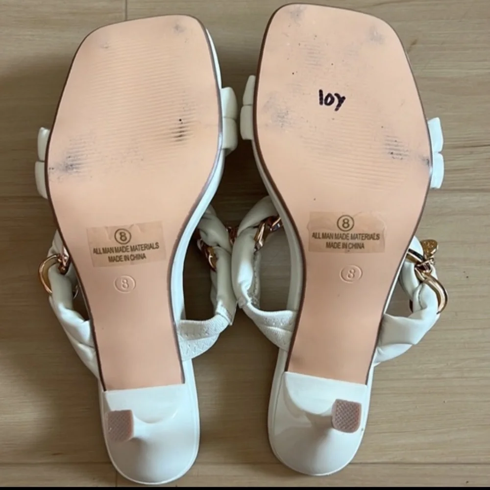 ELEGANT CHAIN DETAIL SLIP ON SANDALS COLOR CREAM CLASSY CHIC SZ 8